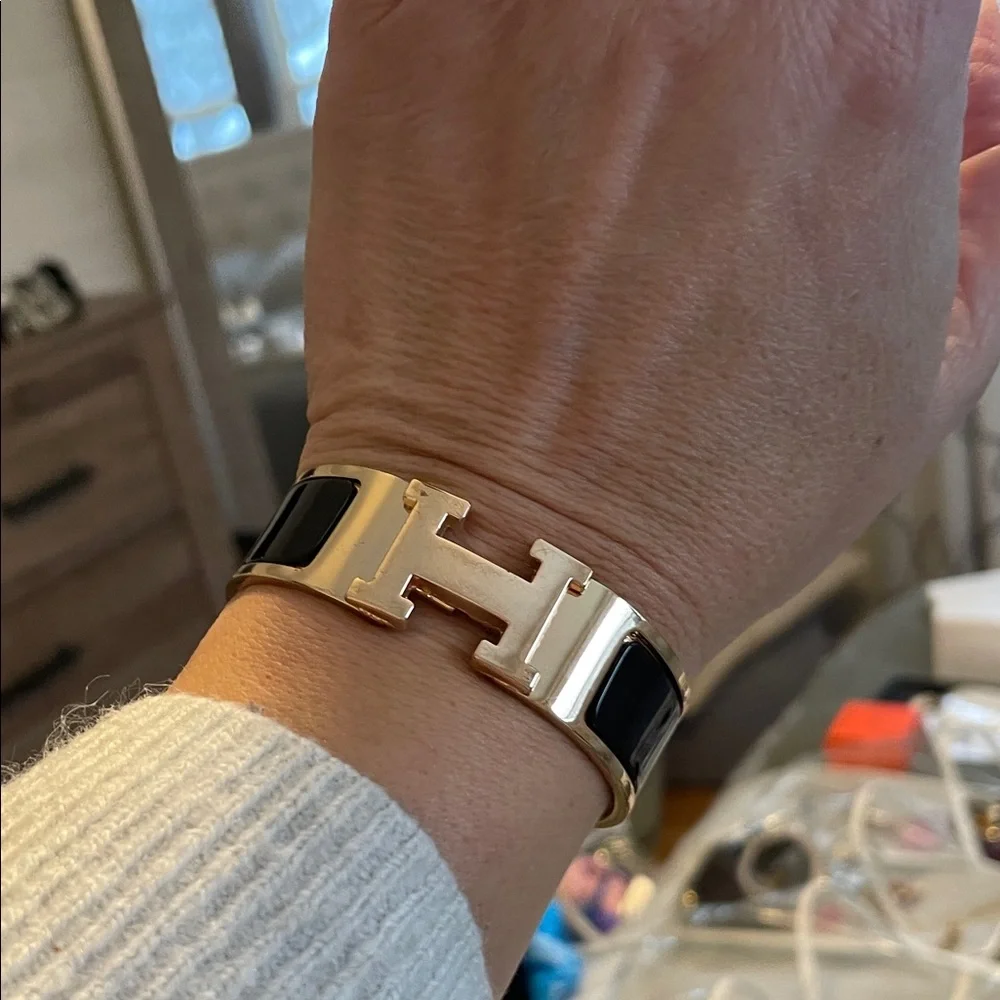 Gold and Black H Bracelet - Picture 7 of 7